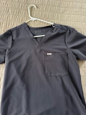 FIGS Charcoal Grey Catarina one pocket Scrub Top, size small